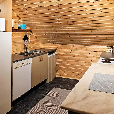 Apartment 6 Person In