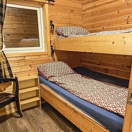 4 Person In
