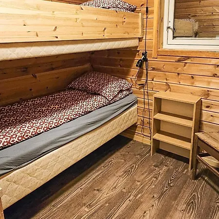 4 Person In Apartment *