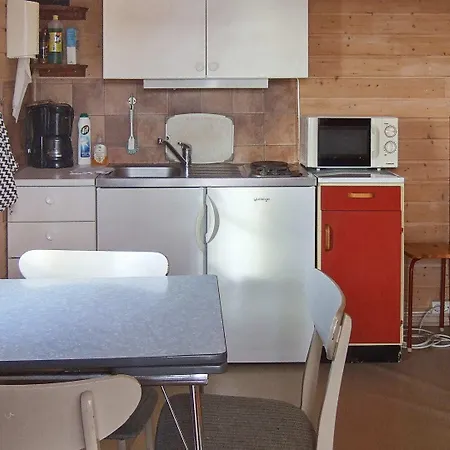4 Person In Apartment Rebbenes
