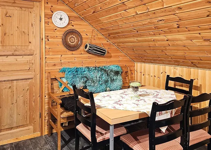 6 Person In Apartment